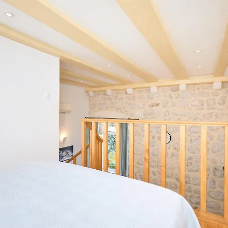 Apartment Stone Whisper 1