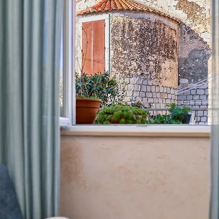 Stone Whisper 1 Daire *